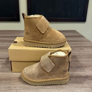 UGG neumel graphic toddlers 6 BL